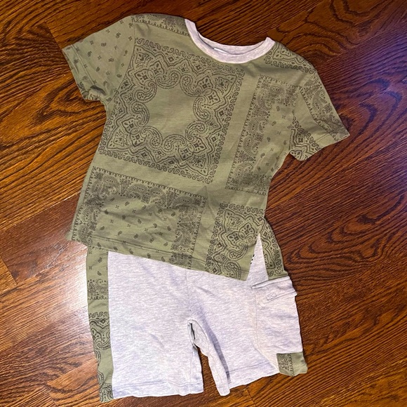 Splendid boys Bandana shorts set size 4 - excellent condition - like new - Picture 2 of 5